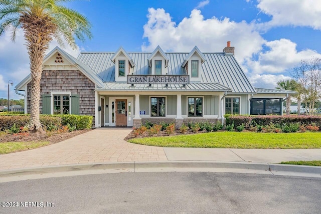 view of front of house with a front lawn