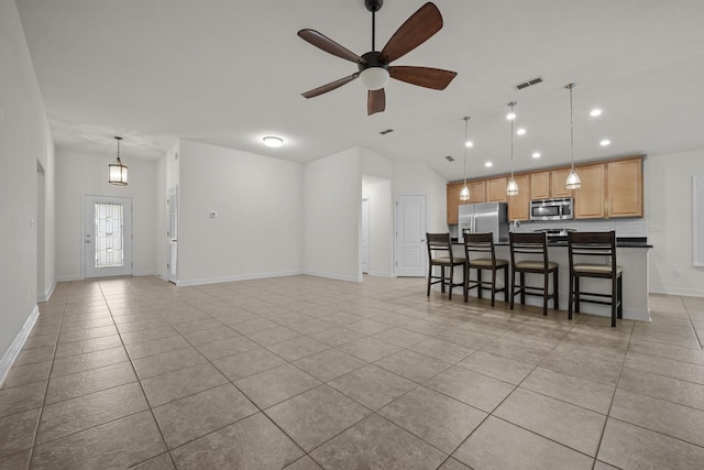 living area with visible vents, a ceiling fan, recessed lighting, light tile patterned floors, and baseboards