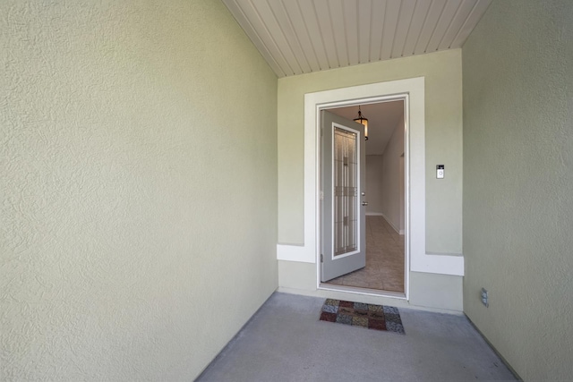 view of exterior entry with stucco siding