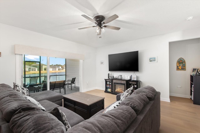 living room featuring light hardwood / wood-style floors and ceiling fan