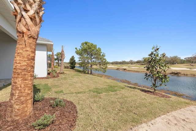view of yard featuring a water view