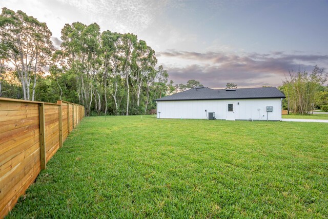 411 Royal Rd, Saint Augustine, FL 32086 - kitchen featuring a peninsula, stainless steel appliances, lofted ceiling, tasteful backsplash, and light wood-style flooring