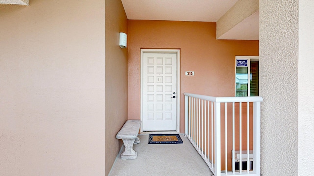 view of exterior entry featuring stucco siding