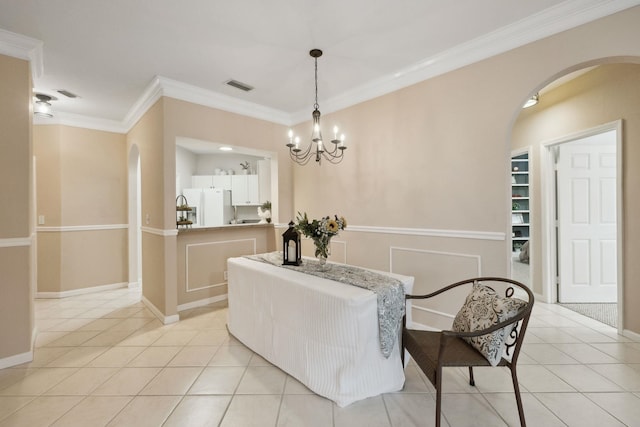 dining space featuring arched walkways, crown molding, a notable chandelier, light tile patterned floors, and visible vents