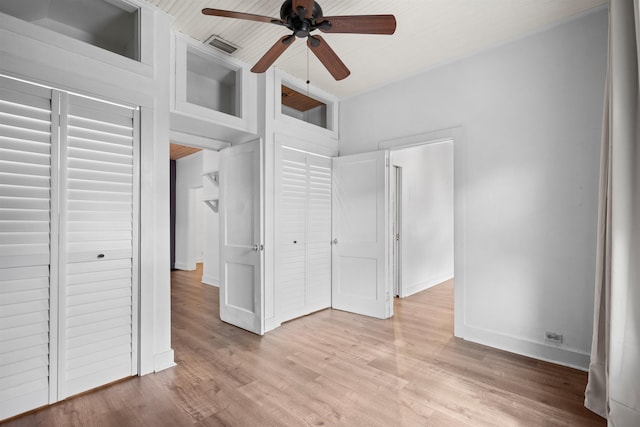 unfurnished bedroom with light wood-style flooring, visible vents, baseboards, and ceiling fan