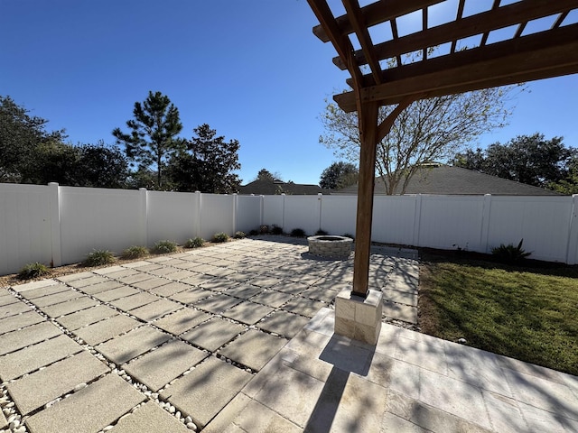 view of patio with a fire pit