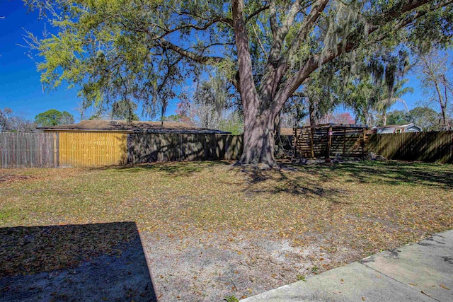 view of yard featuring a fenced backyard