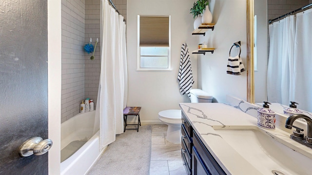 bathroom with toilet, baseboards, shower / tub combo with curtain, and vanity