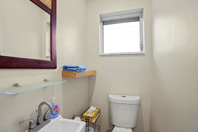 bathroom featuring toilet and sink