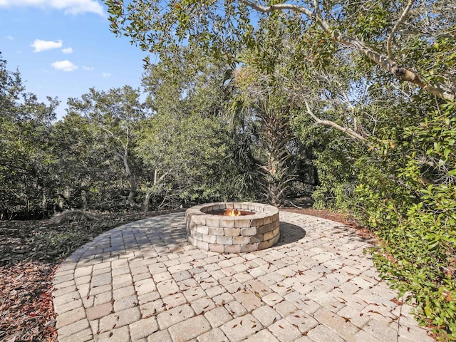 view of patio with a fire pit