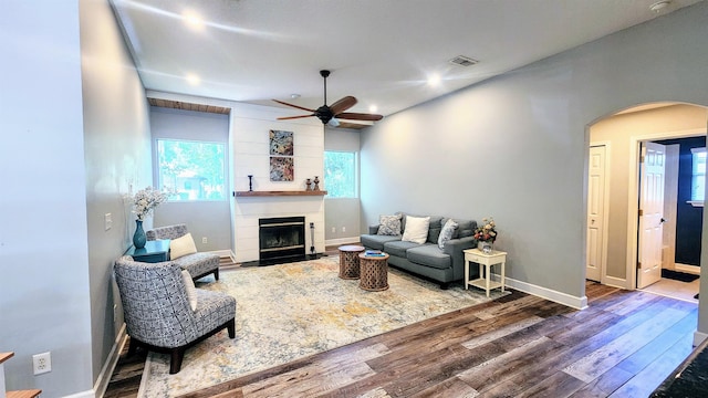 living room with wood finished floors, arched walkways, ceiling fan, healthy amount of natural light, and recessed lighting