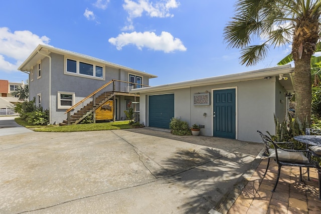 view of front facade featuring a garage