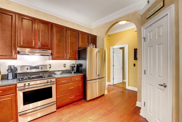 kitchen with crown molding, light hardwood / wood-style floors, and appliances with stainless steel finishes