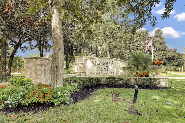 community / neighborhood sign with a lawn