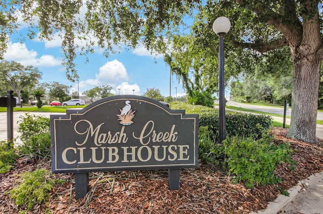 view of community / neighborhood sign