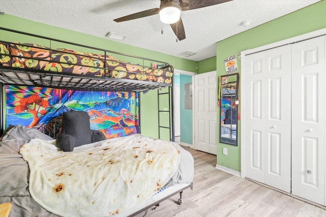 3372 9th St, Elkton, FL 32033 - bedroom with a textured ceiling, visible vents, wood finished floors, and a closet
