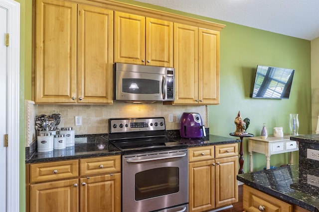 kitchen with decorative backsplash and stainless steel appliances