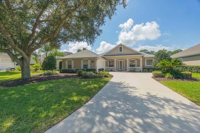 view of front of property featuring covered porch and a front yard