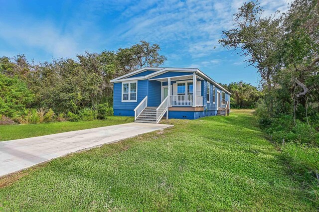 view of front of home with a front lawn