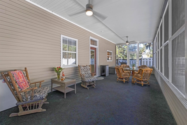 sunroom with ceiling fan