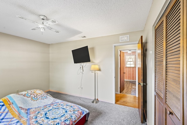 bedroom featuring carpet floors, visible vents, and a closet