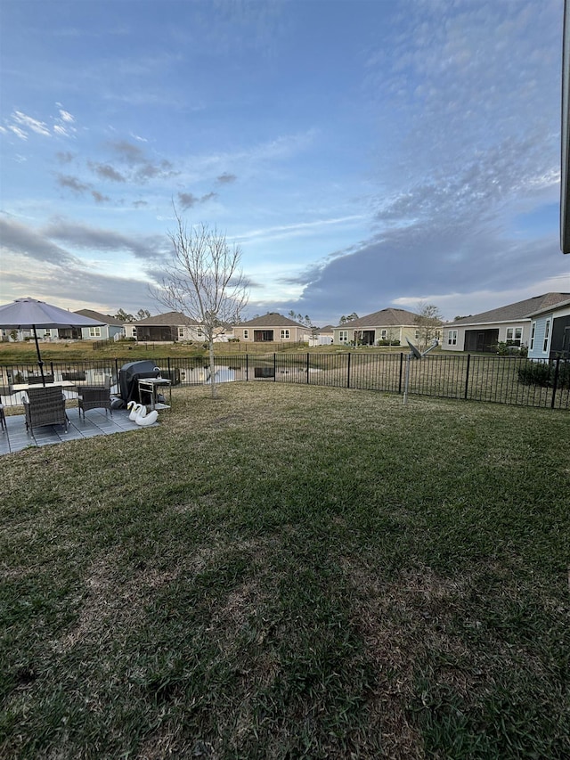 view of yard featuring a patio area