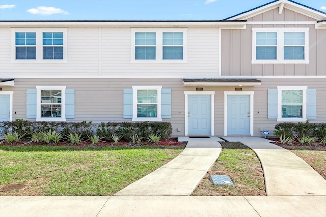 201 Whispering Brook Dr, Saint Augustine, FL 32084 - view of property with board and batten siding and a front lawn