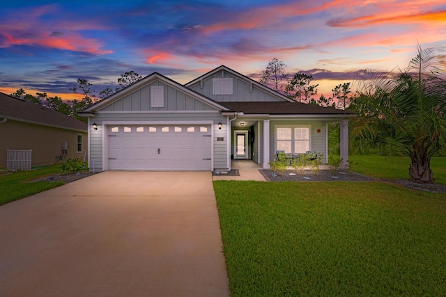 view of front facade featuring a garage and a lawn