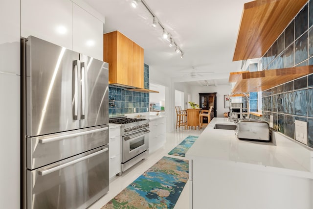 101 Dolphin Dr, Saint Augustine, FL 32080 - kitchen with light countertops, stainless steel appliances, decorative backsplash, ceiling fan, and modern cabinets