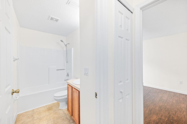 17 Porter Ln, Palm Coast, FL 32164 - bathroom featuring toilet, vanity, shower / tub combination, and a closet