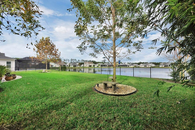 view of yard featuring a water view