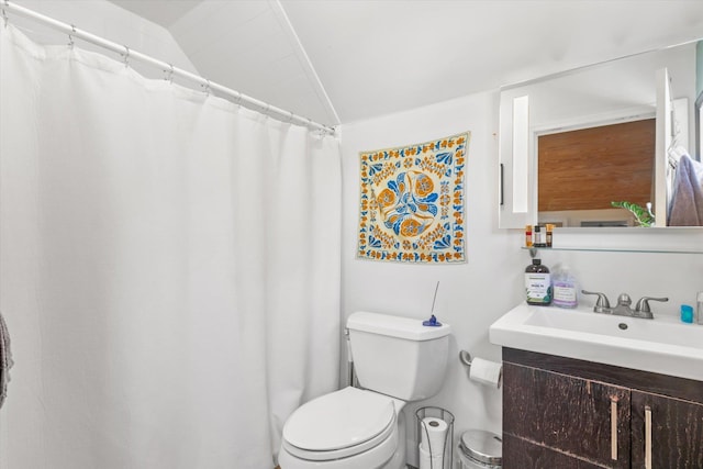 full bathroom with a shower with shower curtain, toilet, vanity, and vaulted ceiling