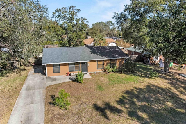 single story home featuring a front lawn and covered porch