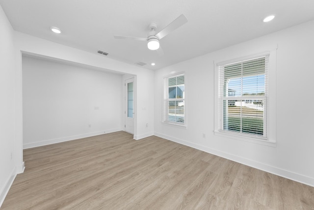 empty room with baseboards, visible vents, light wood-style flooring, recessed lighting, and ceiling fan