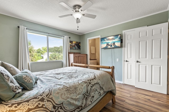 bedroom with wood-type flooring, a textured ceiling, ceiling fan, and crown molding