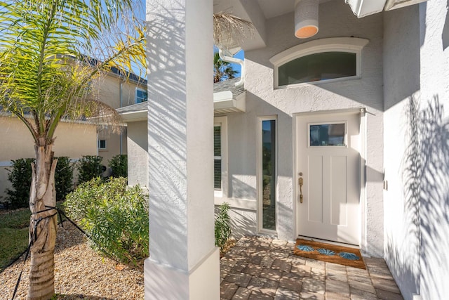 property entrance featuring stucco siding