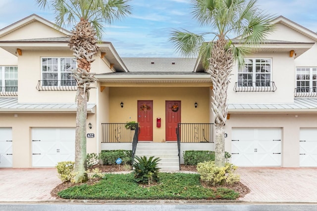 view of front facade featuring a garage