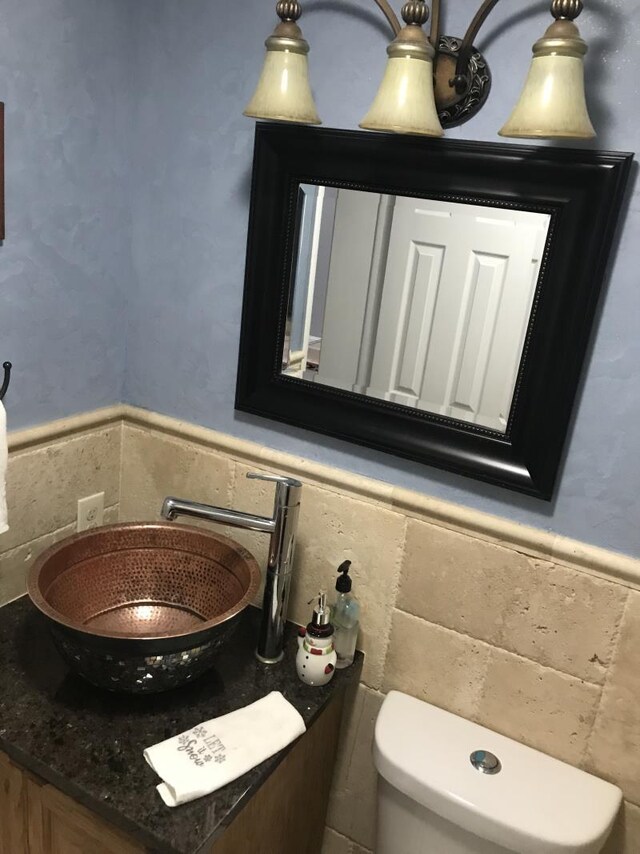 bathroom featuring sink