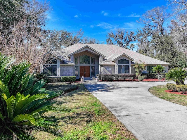 ranch-style home with a front lawn