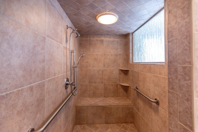 bathroom featuring a tile shower