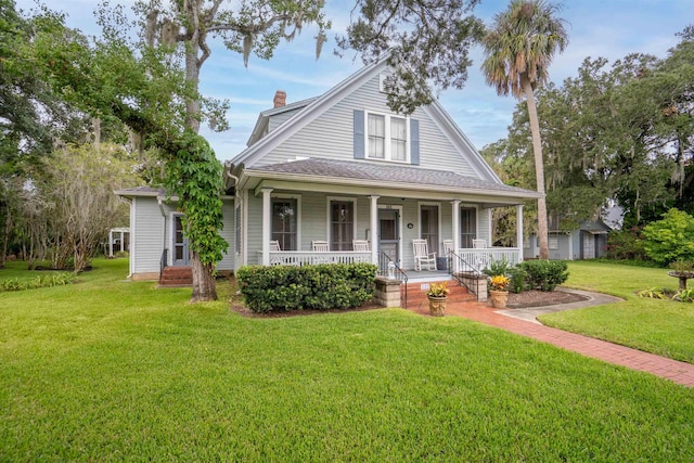 country-style home with a porch and a front lawn