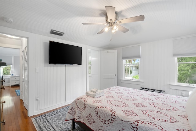 bedroom featuring ceiling fan, wood-type flooring, and a closet