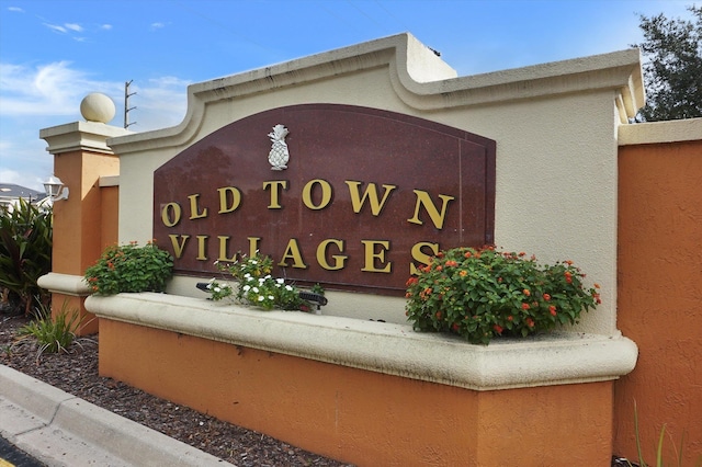 view of community / neighborhood sign