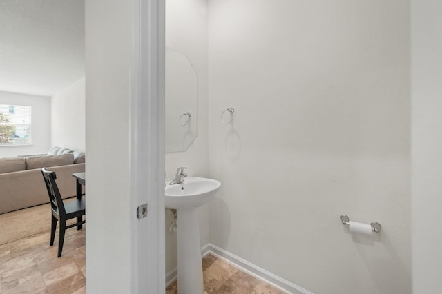 bathroom featuring sink