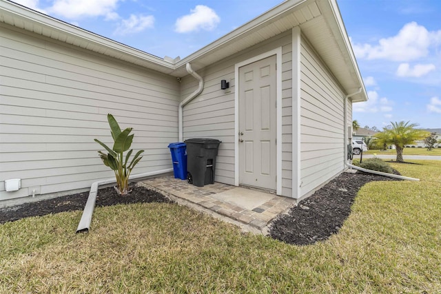 view of outdoor structure featuring a yard