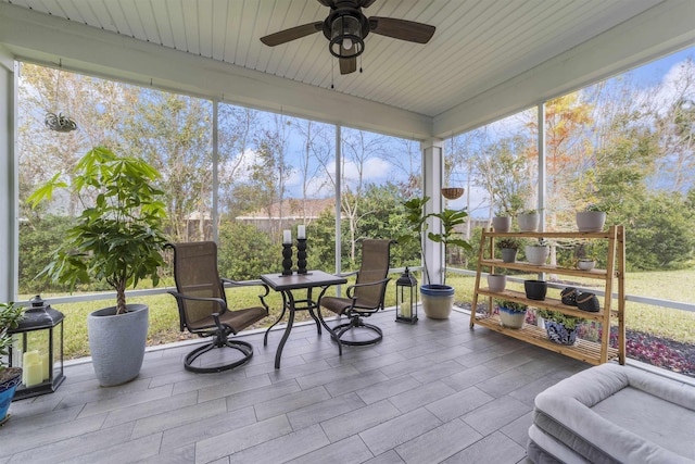 sunroom / solarium with ceiling fan