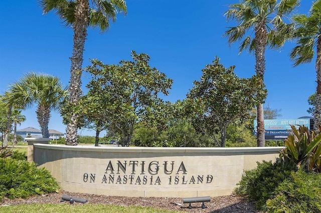 view of community / neighborhood sign