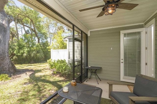 sunroom / solarium featuring ceiling fan