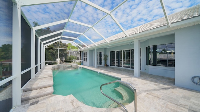 view of pool featuring an in ground hot tub, a lanai, ceiling fan, and a patio area