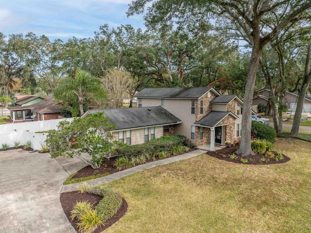 view of front facade with a front yard